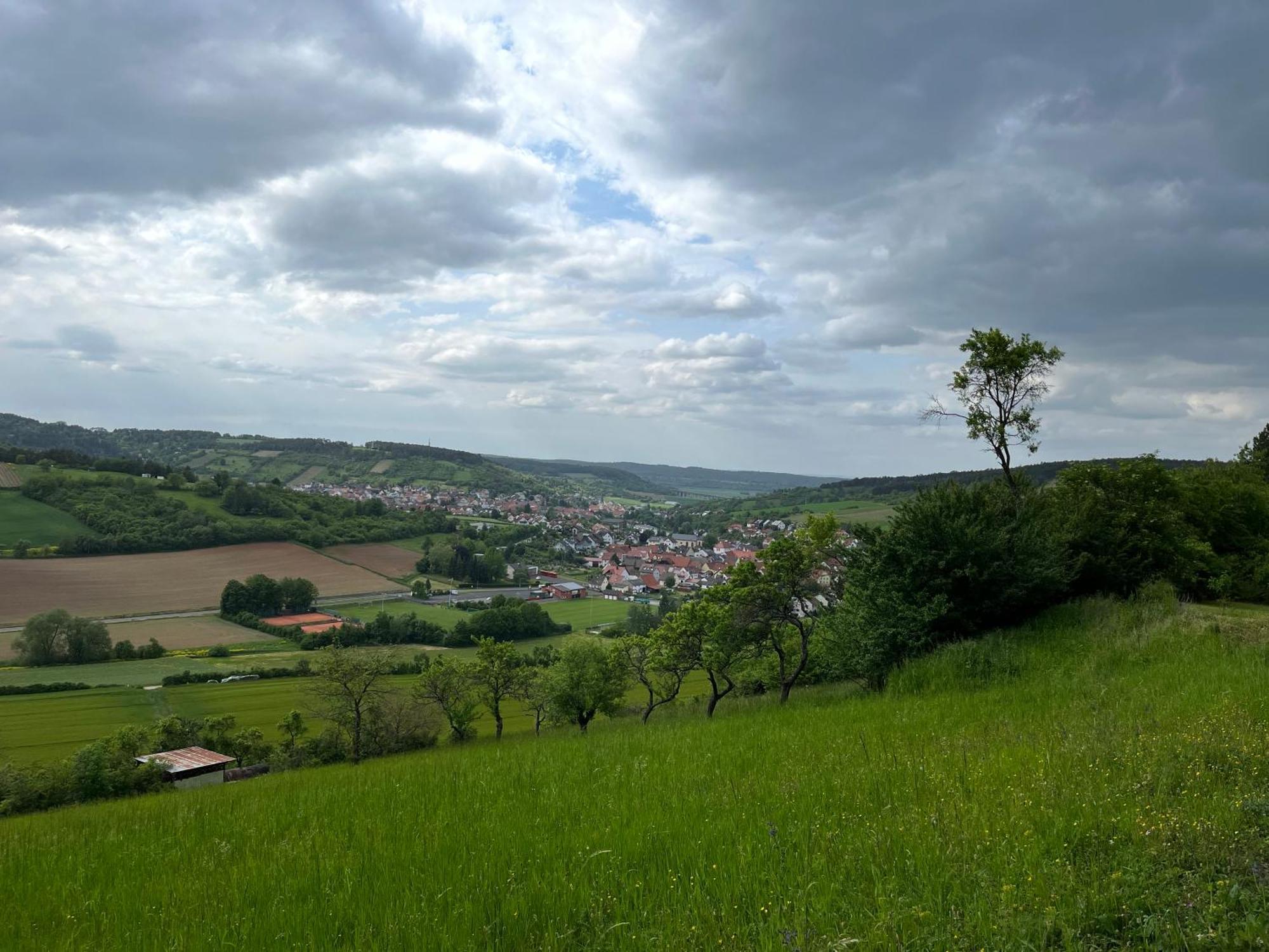Ferienhaus Weinbergblick - Nahe Wuerzburg - 2 Schlafzimmer - Familienfreundlich - Terrasse Unterleinach Εξωτερικό φωτογραφία